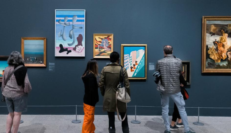 A generic square placeholder image with rounded corners in a figure.