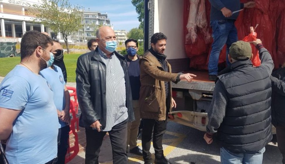 A generic square placeholder image with rounded corners in a figure.