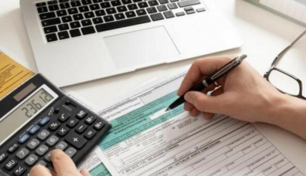 A generic square placeholder image with rounded corners in a figure.