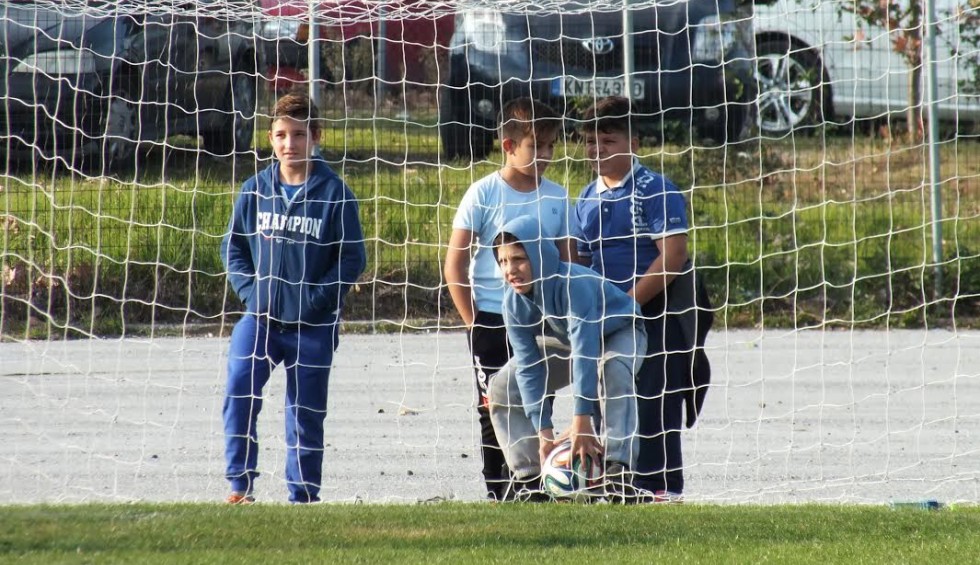 A generic square placeholder image with rounded corners in a figure.