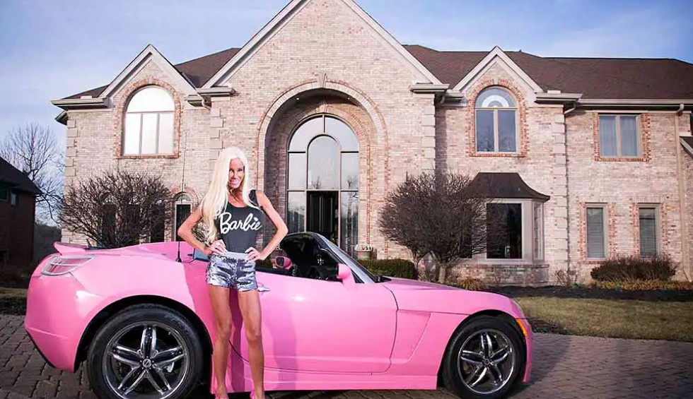 A generic square placeholder image with rounded corners in a figure.