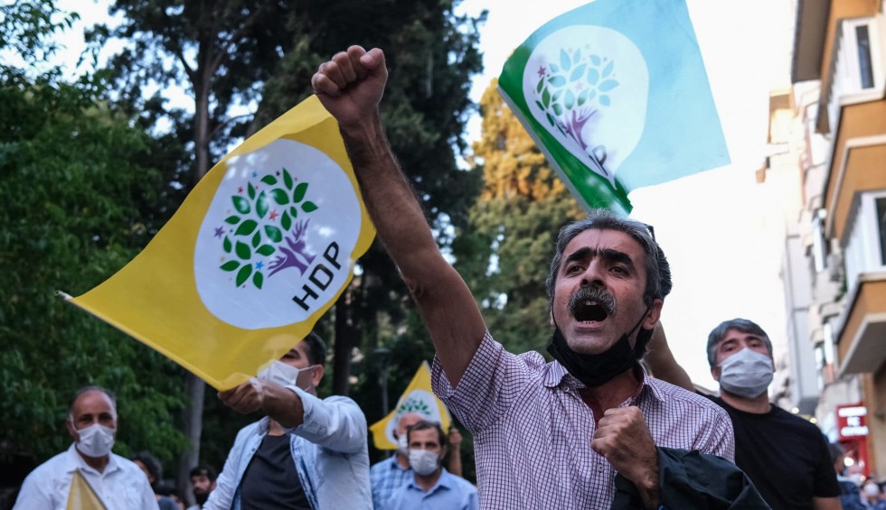 A generic square placeholder image with rounded corners in a figure.