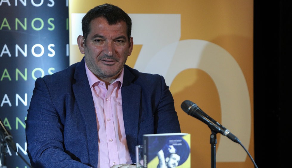 A generic square placeholder image with rounded corners in a figure.