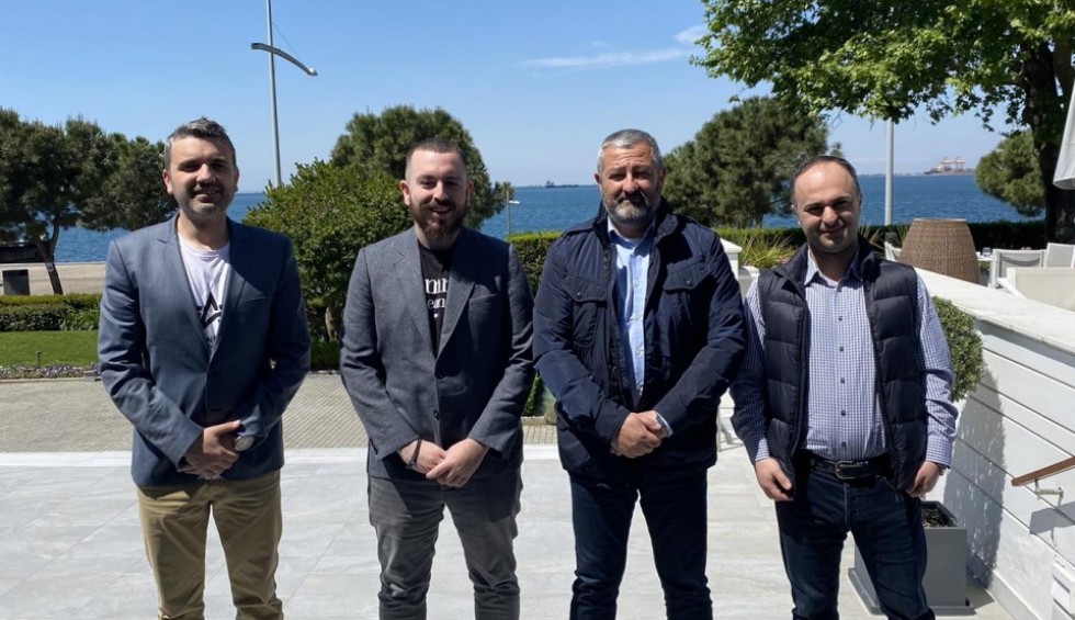 A generic square placeholder image with rounded corners in a figure.