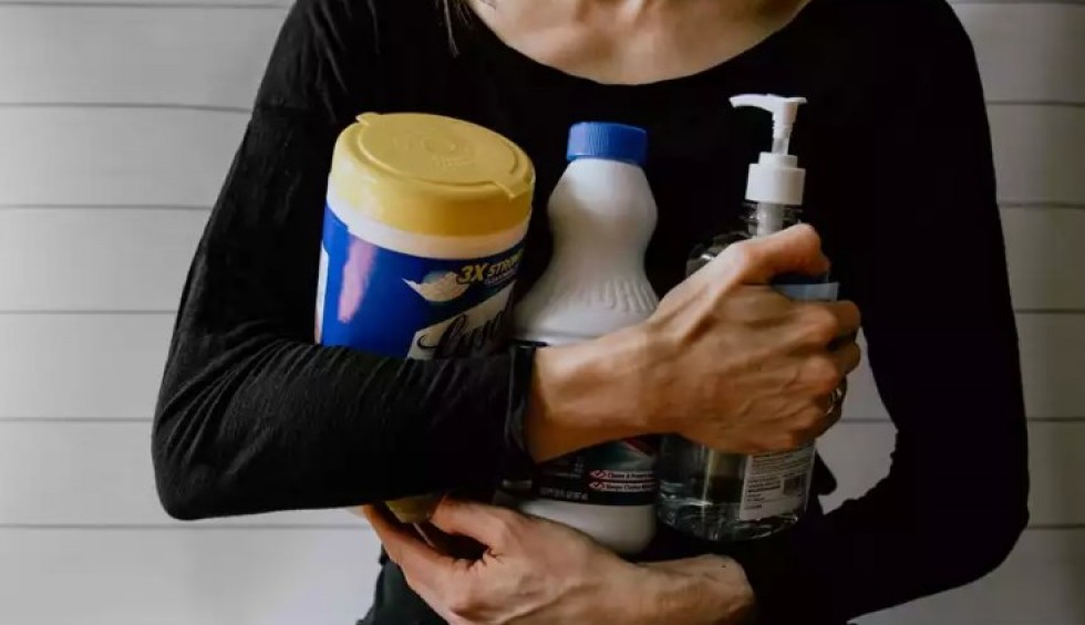 A generic square placeholder image with rounded corners in a figure.