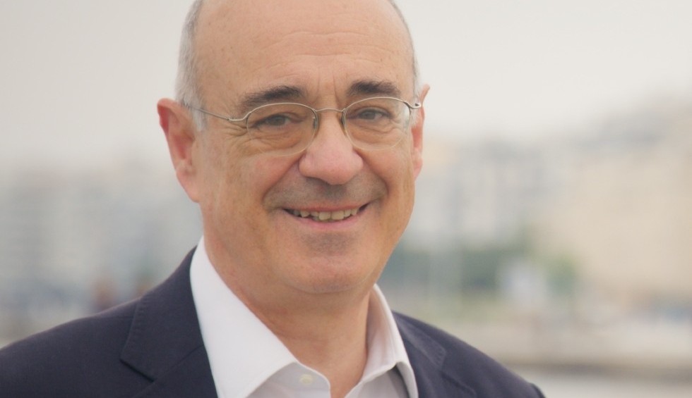 A generic square placeholder image with rounded corners in a figure.