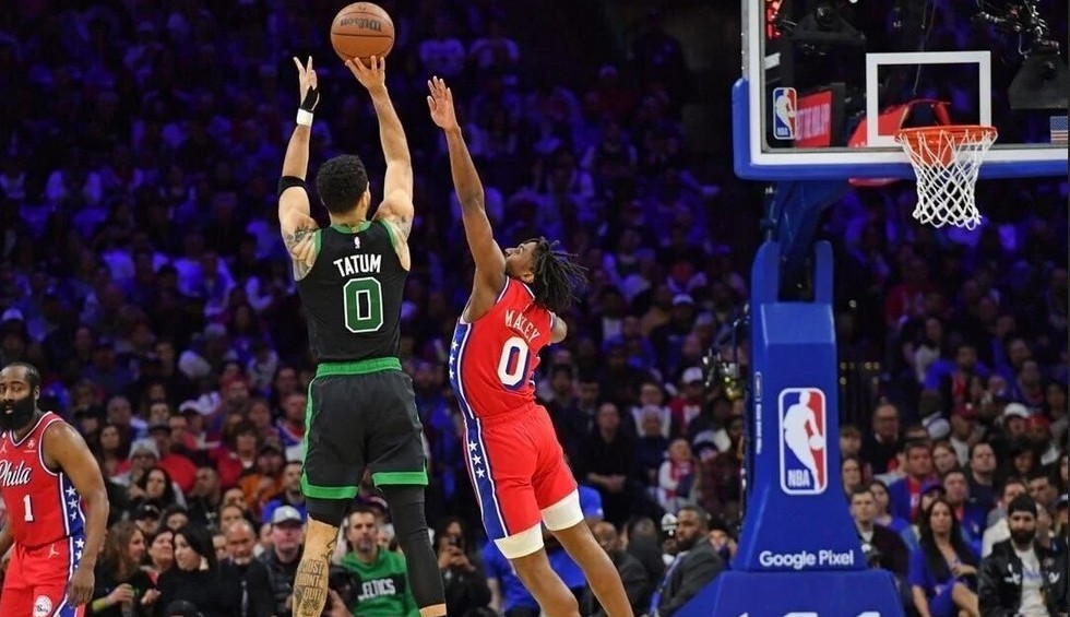 A generic square placeholder image with rounded corners in a figure.