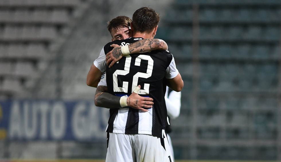 A generic square placeholder image with rounded corners in a figure.