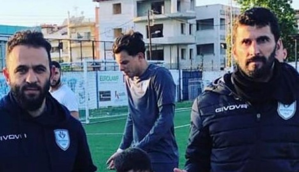 A generic square placeholder image with rounded corners in a figure.