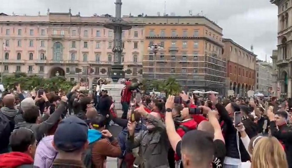 A generic square placeholder image with rounded corners in a figure.