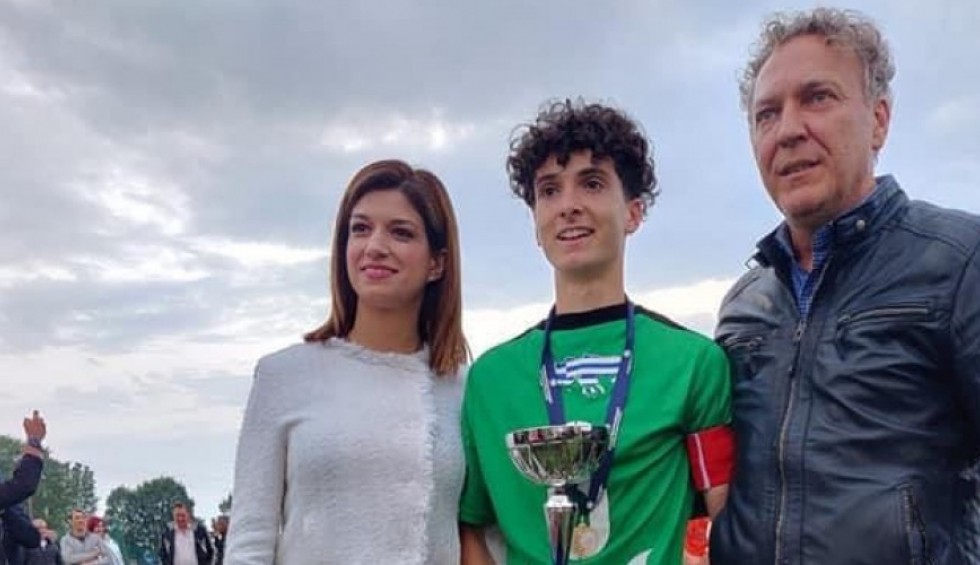 A generic square placeholder image with rounded corners in a figure.