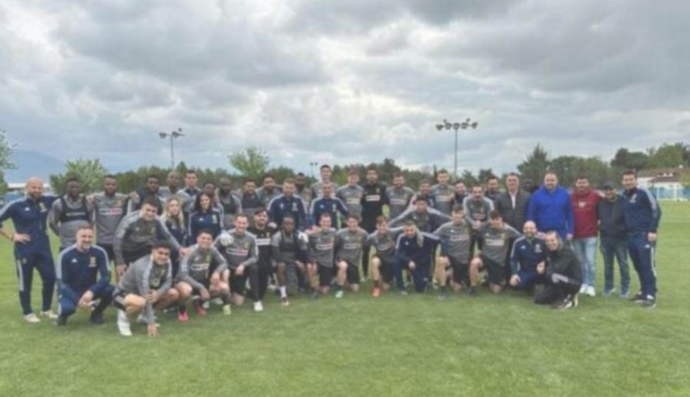 A generic square placeholder image with rounded corners in a figure.