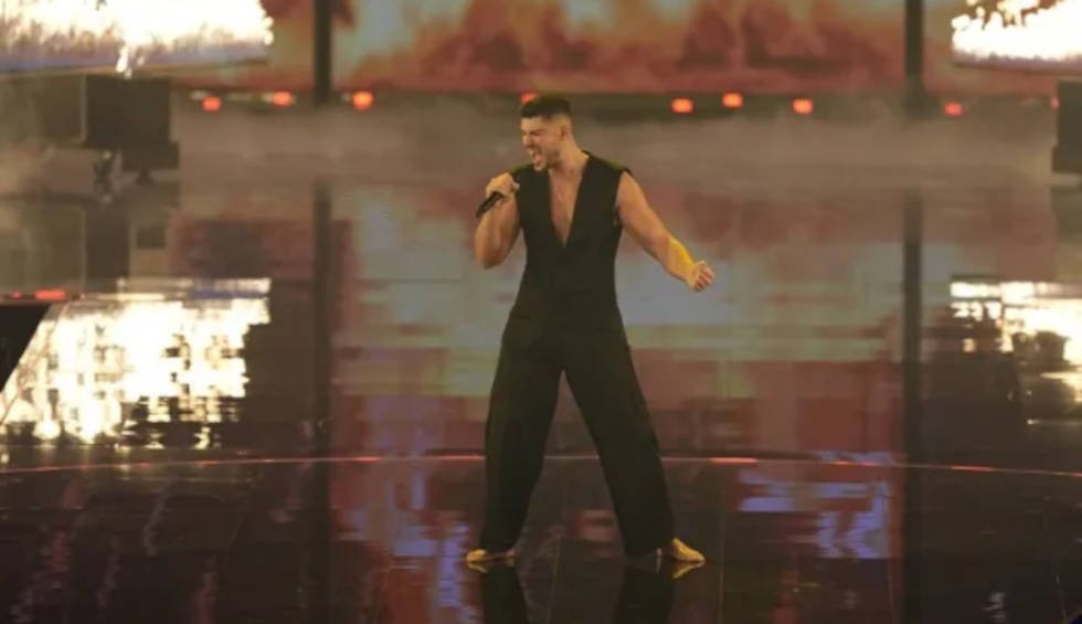 A generic square placeholder image with rounded corners in a figure.