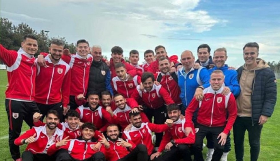 A generic square placeholder image with rounded corners in a figure.