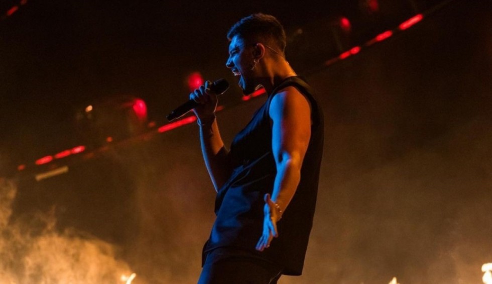 A generic square placeholder image with rounded corners in a figure.