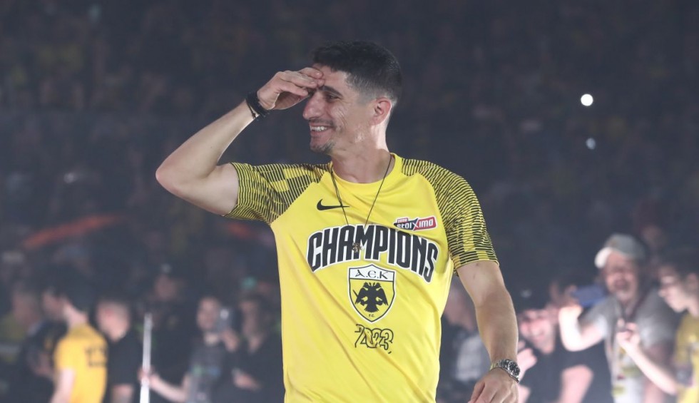 A generic square placeholder image with rounded corners in a figure.