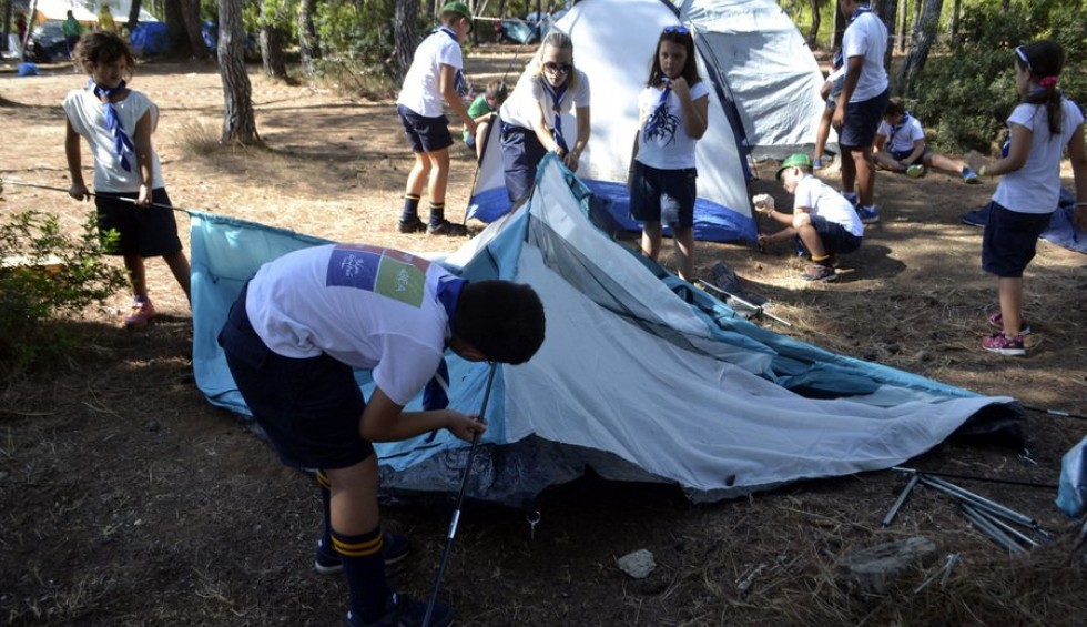 A generic square placeholder image with rounded corners in a figure.