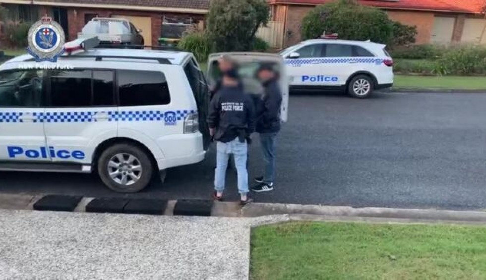 A generic square placeholder image with rounded corners in a figure.