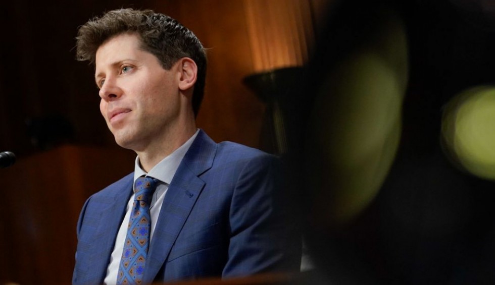 A generic square placeholder image with rounded corners in a figure.