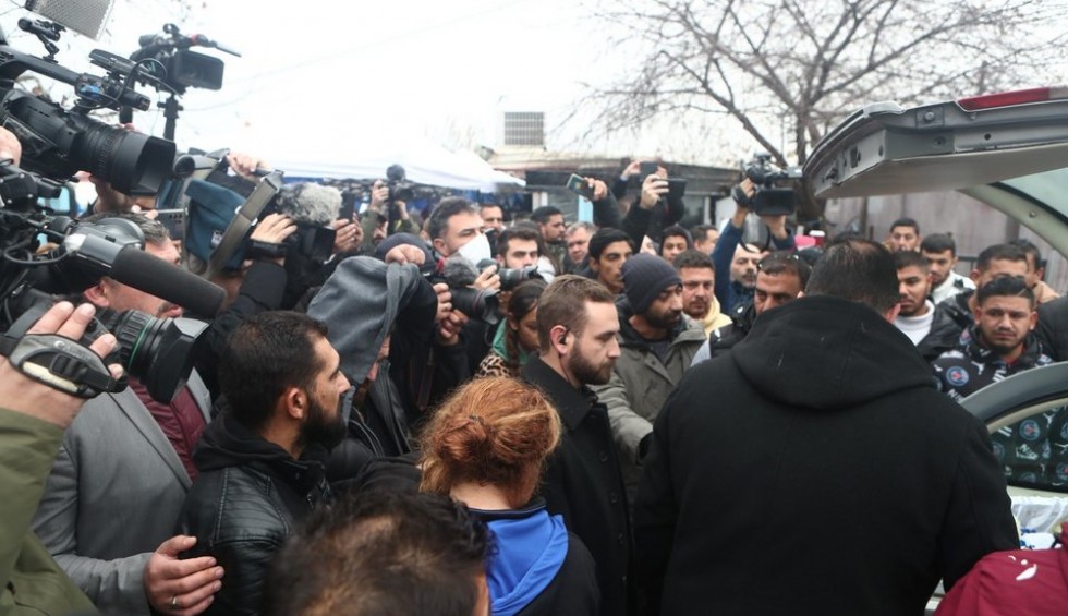 A generic square placeholder image with rounded corners in a figure.