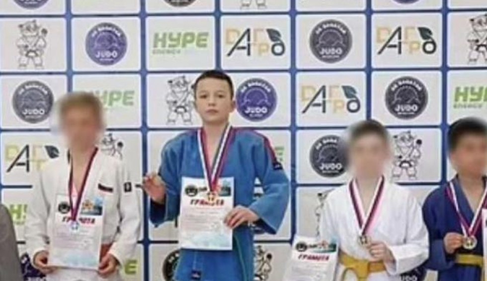 A generic square placeholder image with rounded corners in a figure.