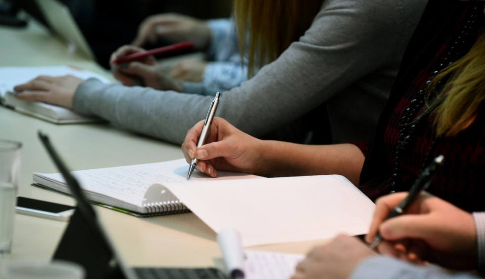 A generic square placeholder image with rounded corners in a figure.