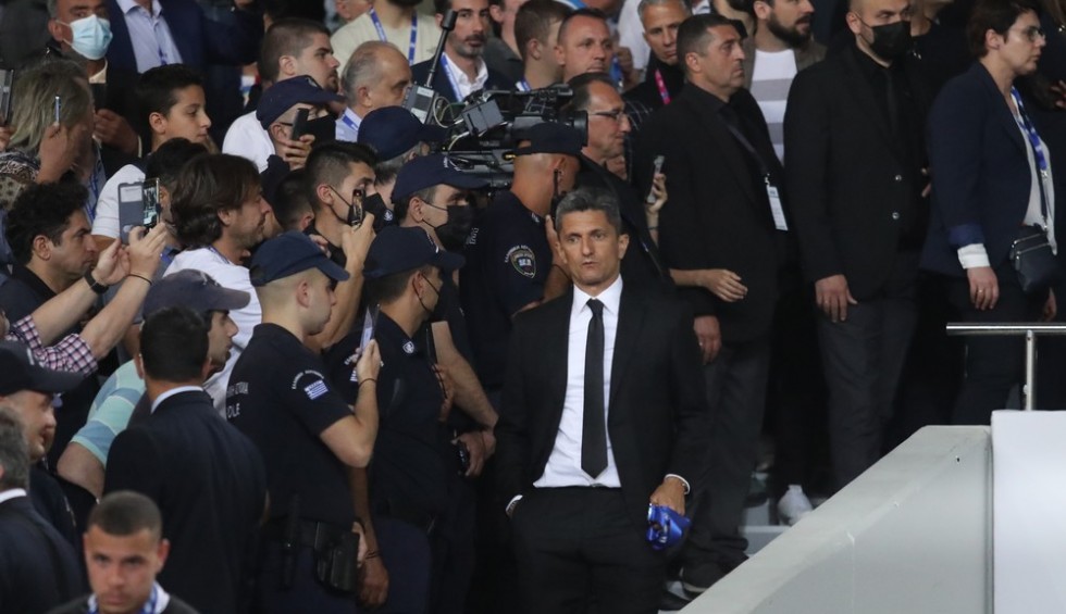 A generic square placeholder image with rounded corners in a figure.