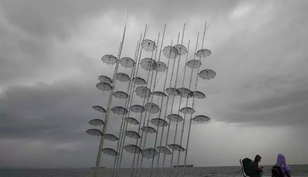 A generic square placeholder image with rounded corners in a figure.