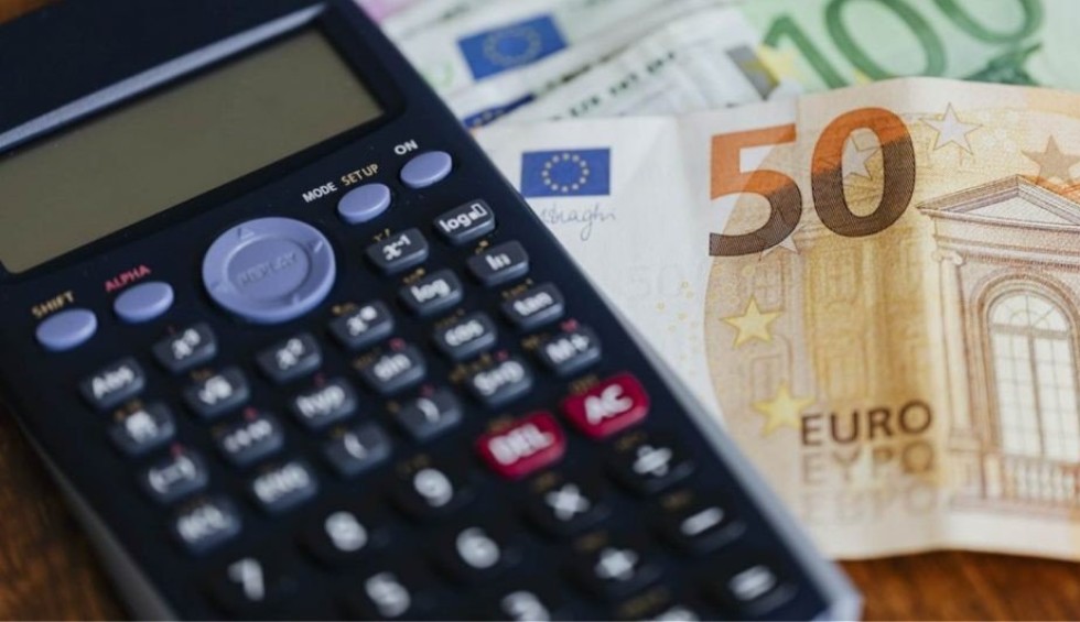 A generic square placeholder image with rounded corners in a figure.