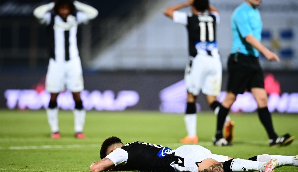 A generic square placeholder image with rounded corners in a figure.