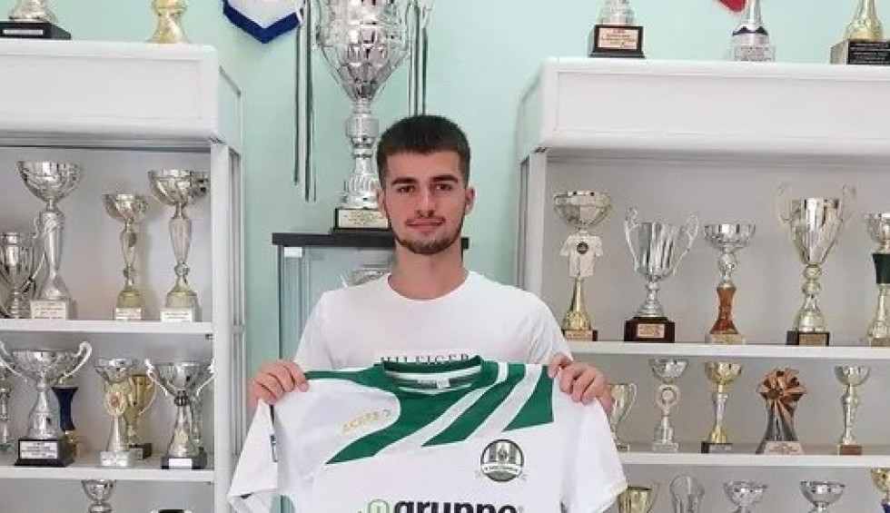 A generic square placeholder image with rounded corners in a figure.