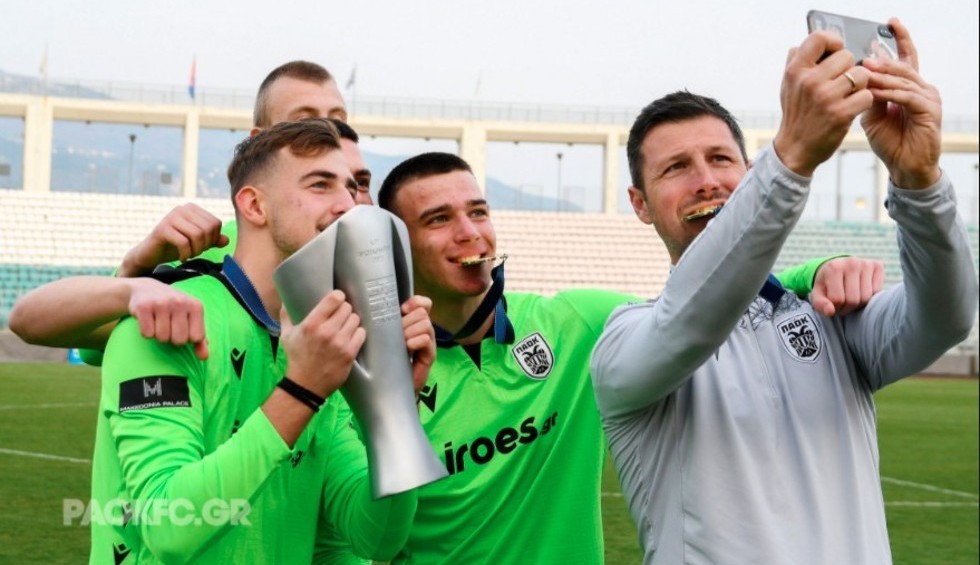 A generic square placeholder image with rounded corners in a figure.