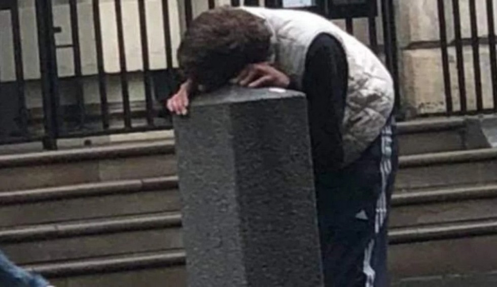 A generic square placeholder image with rounded corners in a figure.