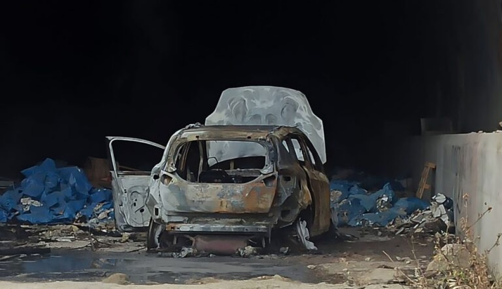 A generic square placeholder image with rounded corners in a figure.