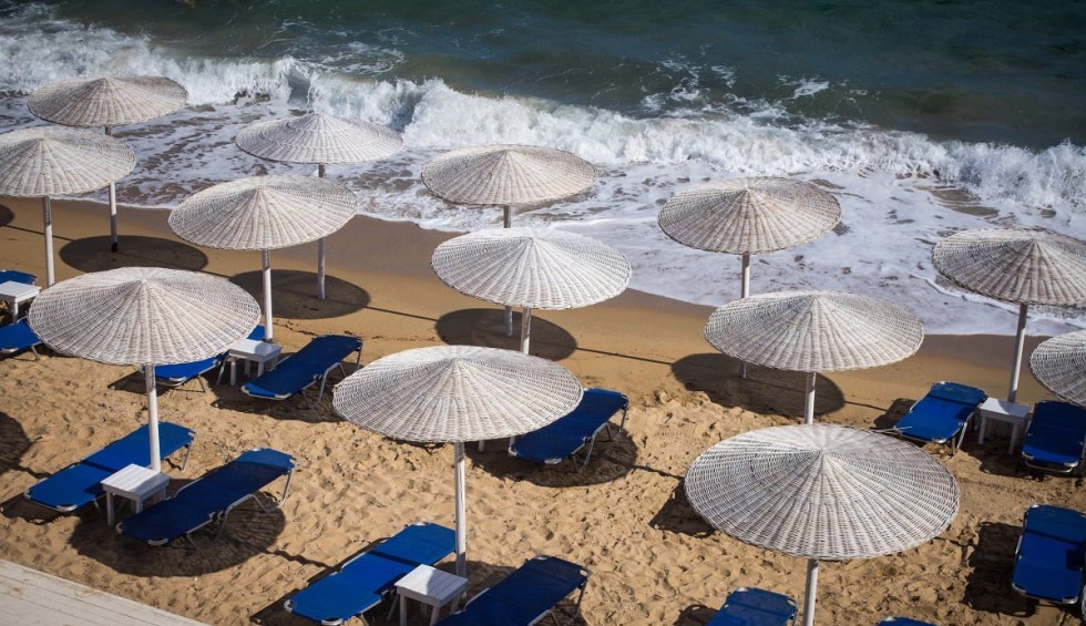 A generic square placeholder image with rounded corners in a figure.