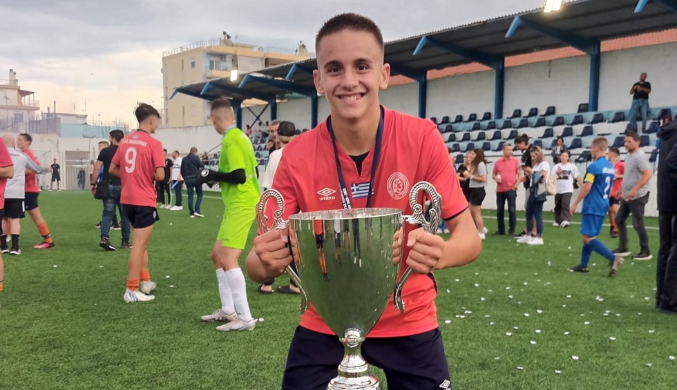 A generic square placeholder image with rounded corners in a figure.