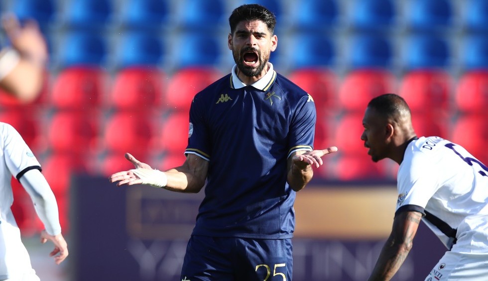 A generic square placeholder image with rounded corners in a figure.