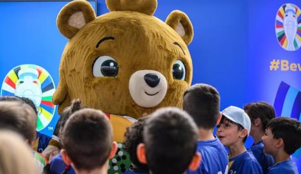 A generic square placeholder image with rounded corners in a figure.