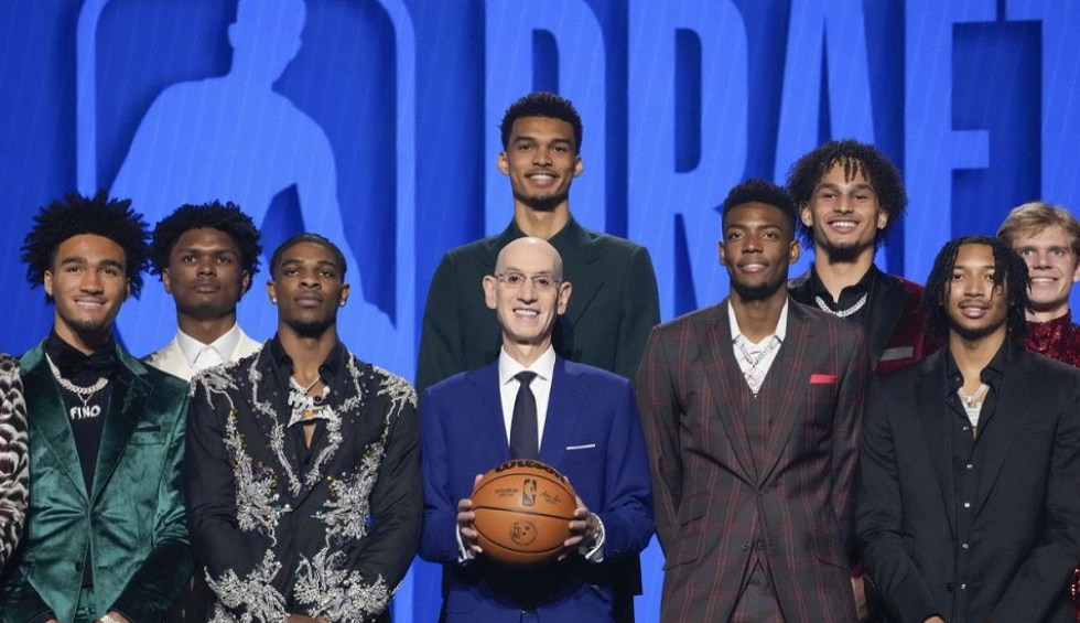 A generic square placeholder image with rounded corners in a figure.