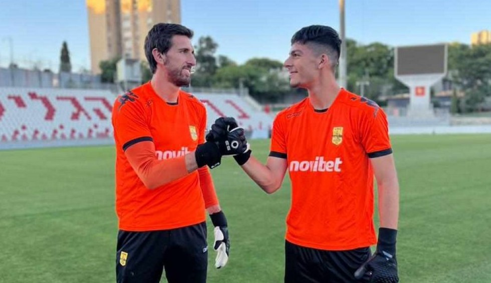 A generic square placeholder image with rounded corners in a figure.