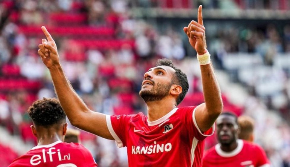 A generic square placeholder image with rounded corners in a figure.