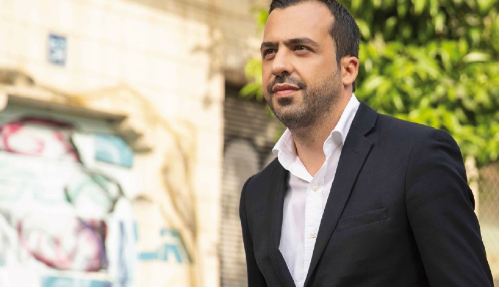 A generic square placeholder image with rounded corners in a figure.