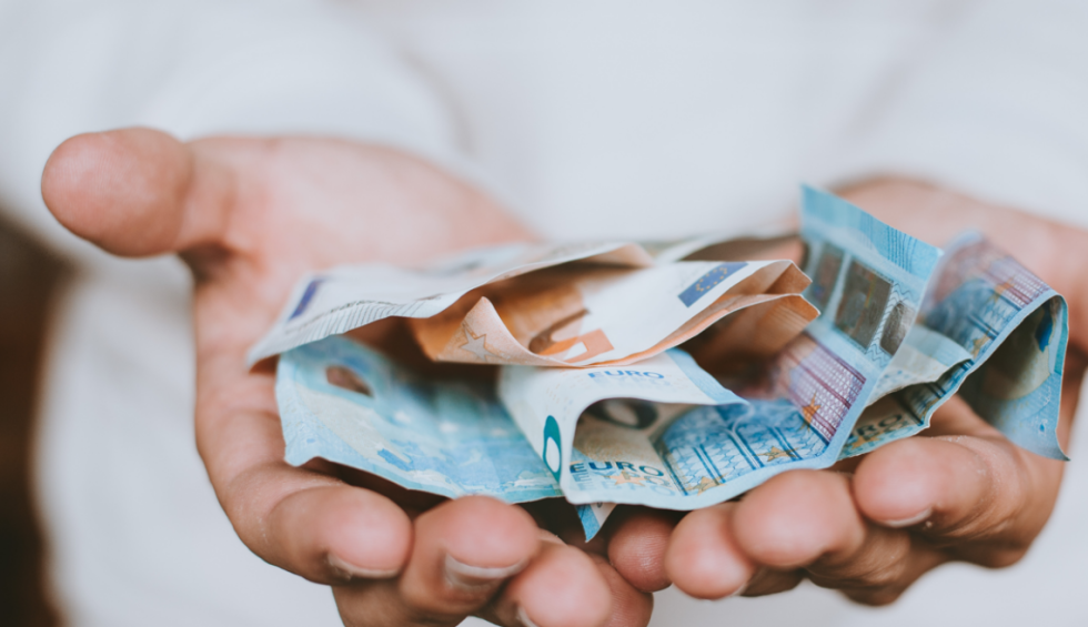 A generic square placeholder image with rounded corners in a figure.