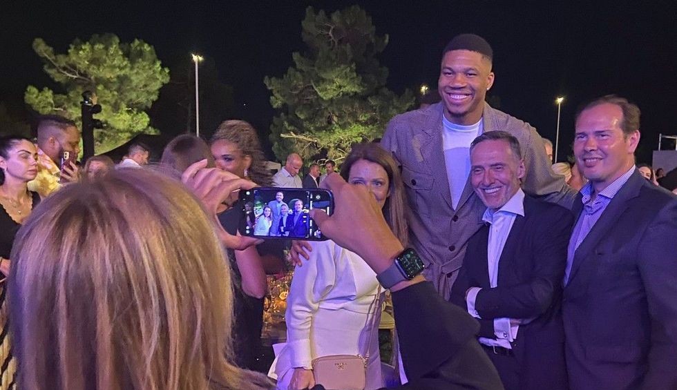 A generic square placeholder image with rounded corners in a figure.