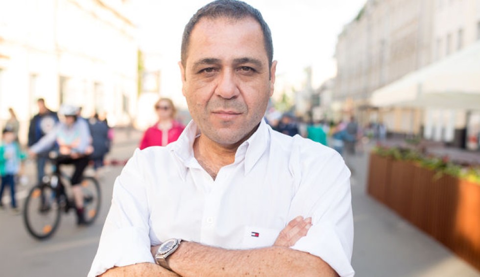 A generic square placeholder image with rounded corners in a figure.