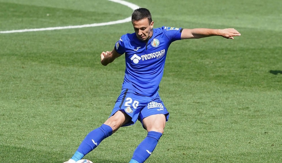 A generic square placeholder image with rounded corners in a figure.