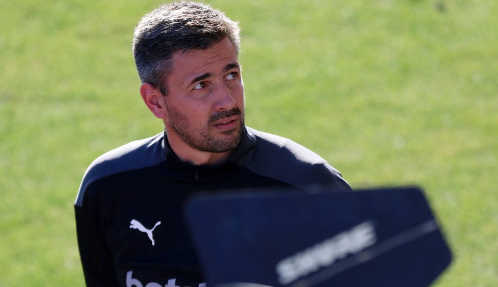 A generic square placeholder image with rounded corners in a figure.