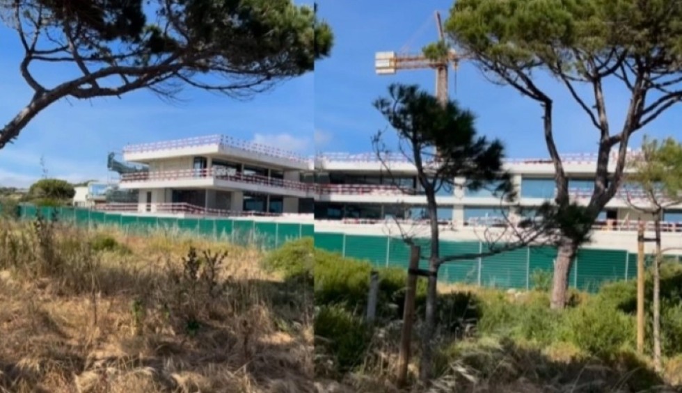 A generic square placeholder image with rounded corners in a figure.