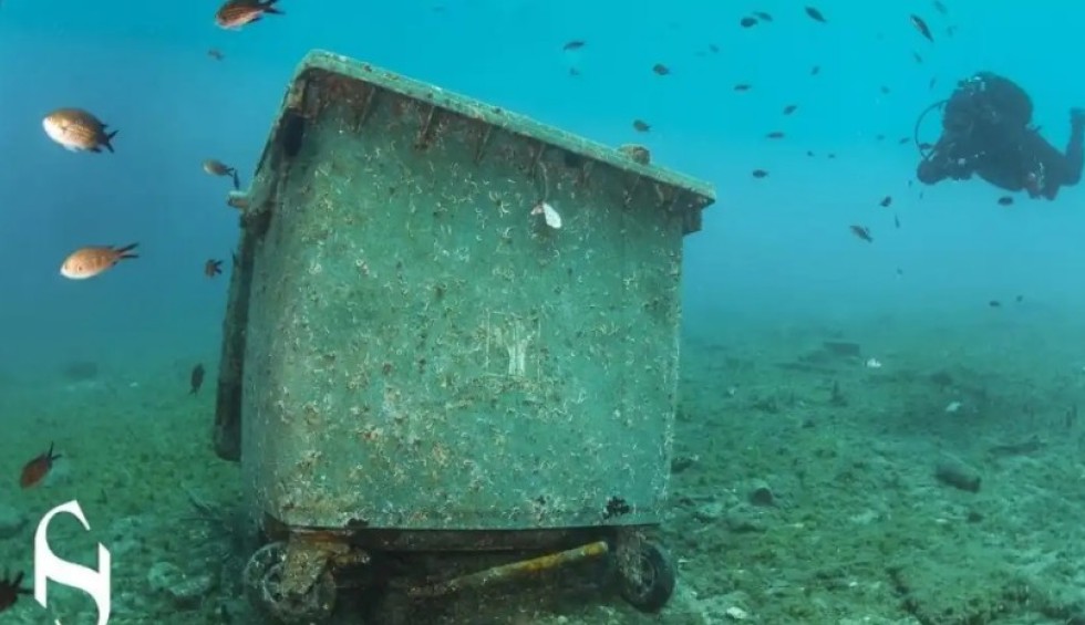 A generic square placeholder image with rounded corners in a figure.