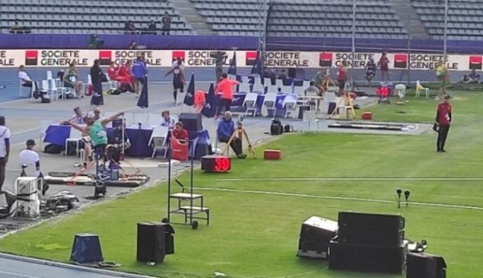 A generic square placeholder image with rounded corners in a figure.